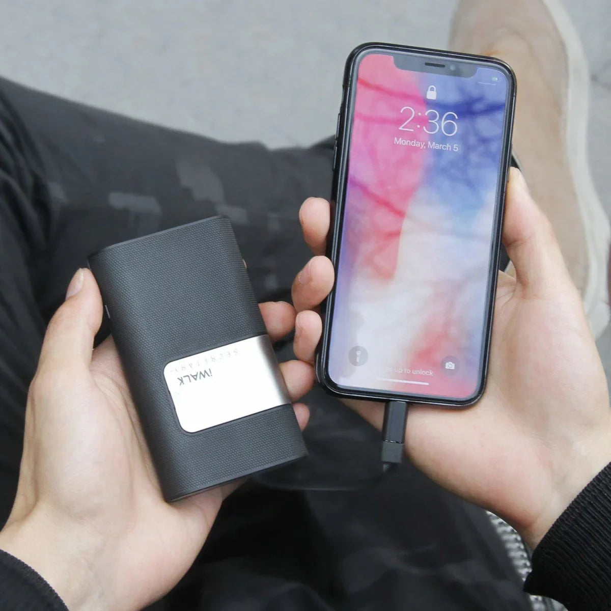iWalk Secretary+ 10000 Mah With In-Built Cables - Black - Tashqila iWalk Secretary+ 10000 Mah With In-Built Cables - Black - Tashqila